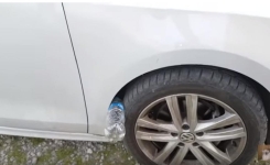 Si vous trouvez une bouteille en plastique près de votre voiture, vous pourriez être en danger...