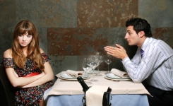 Pourquoi certains hommes posent-ils peu de questions lors d'un premier rendez-vous ?