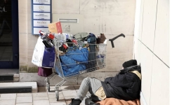 J’ai payé les courses d’un sans-abri… Le lendemain, il était le PDG face à moi