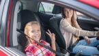 Voiture à quel âge mon enfant peut-il monter devant ? Voici ce que dit la loi