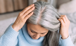 Que signifie, d'un point de vue psychologique, laisser ses cheveux grisonner au lieu de naturellement les teindre ?