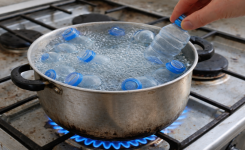 Ne jetez plus vos bouteilles en plastique : chauffez-les correctement et découvrez ce que vous pouvez en faire