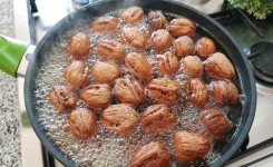 Pourquoi faire bouillir les noix avant de les casser ?