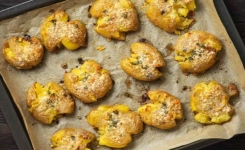 Pommes de terre écrasées au four : la recette croustillante et fondante qui plaît à tous