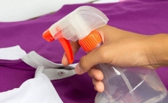 Un spray qui défroisse vos vêtements sans repassage