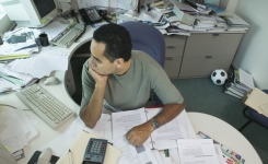 Selon la psychologie, avoir un bureau en désordre n'est pas anodin : voici ce que cela révèle de vous