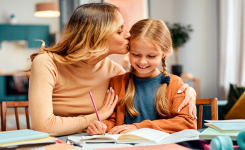 La phrase qui peut fragiliser l’estime d’une fille, selon des psychologues