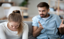 5 phrases qu'une personne manipulatrice peut utiliser pour vous faire douter de vous